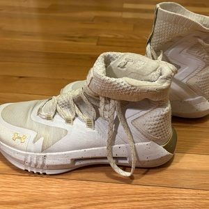 UNDER ARMOUR Size 7 Women’s High Top Volleyball Court Shoes